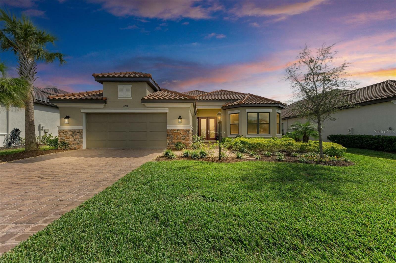 Property Photo: 16218 Umbria Place FL 34211