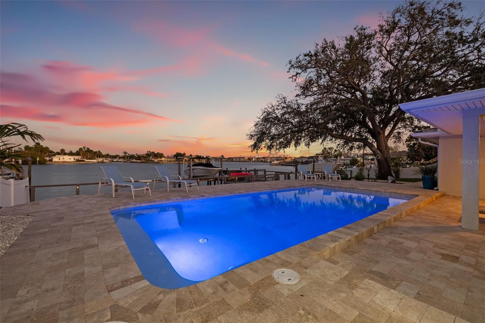 Property Photo: 3961 12th Street NE FL 33703