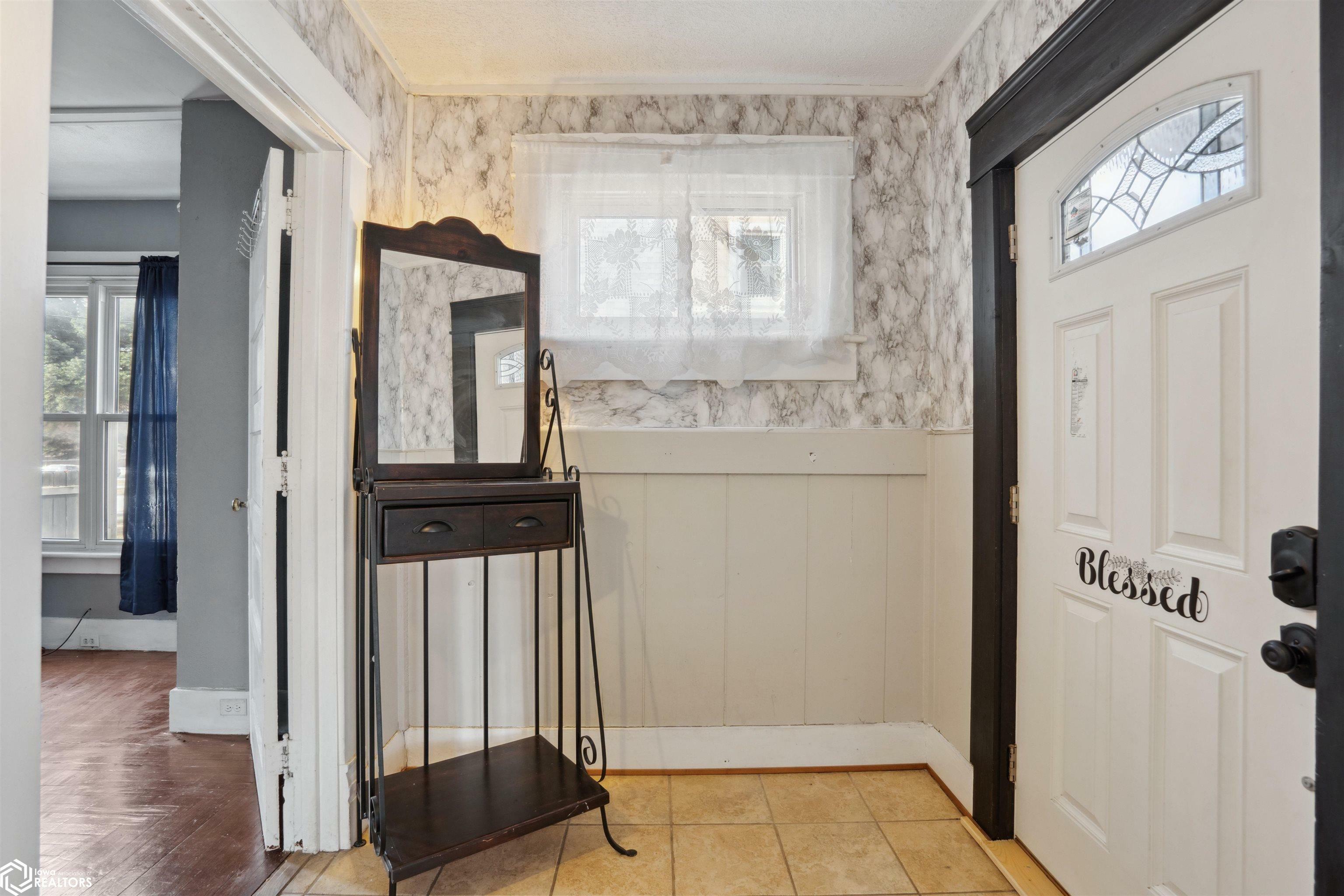 Property Photo: 1008 W Church Street IA 50158