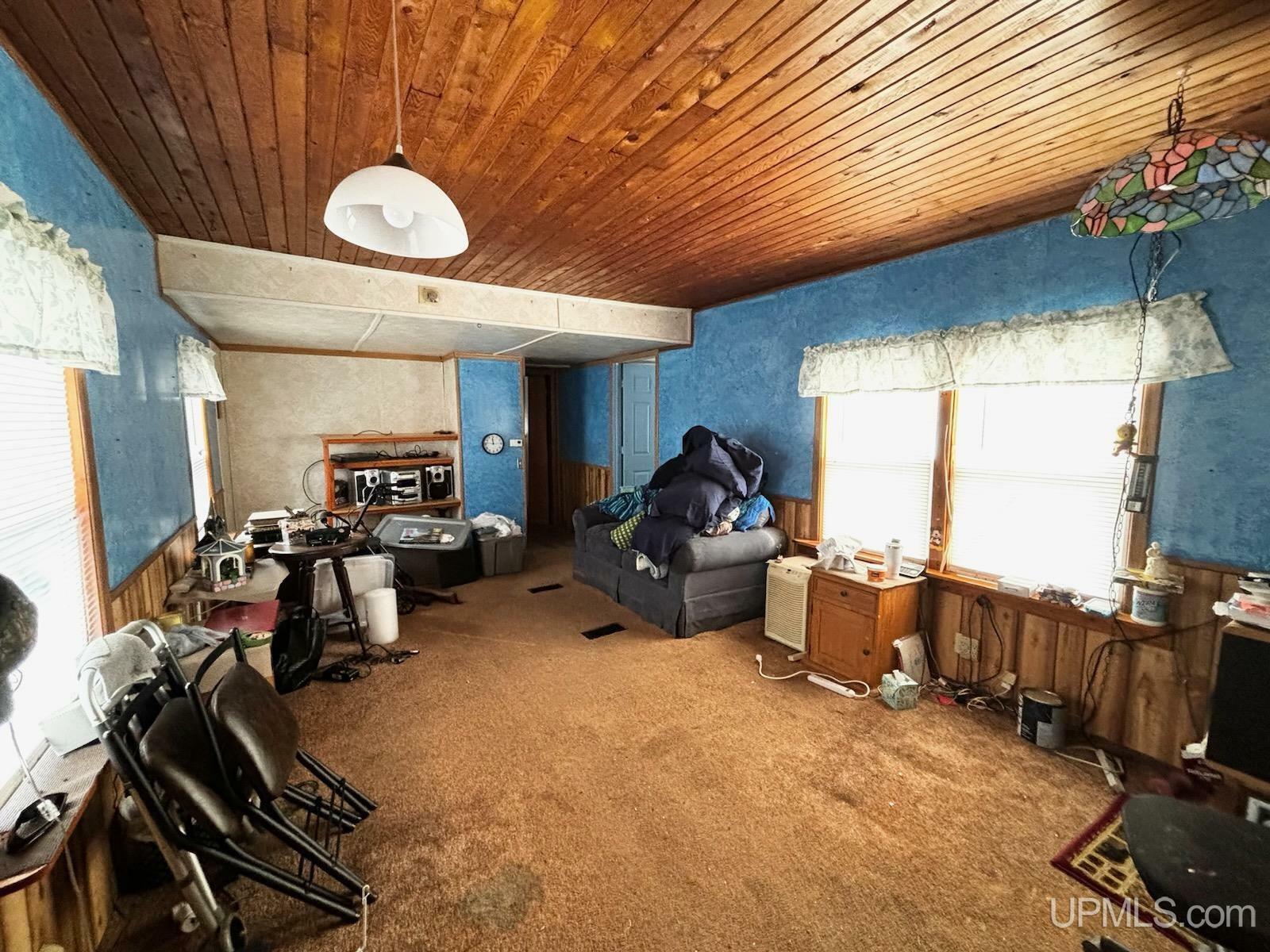 Property Photo:  