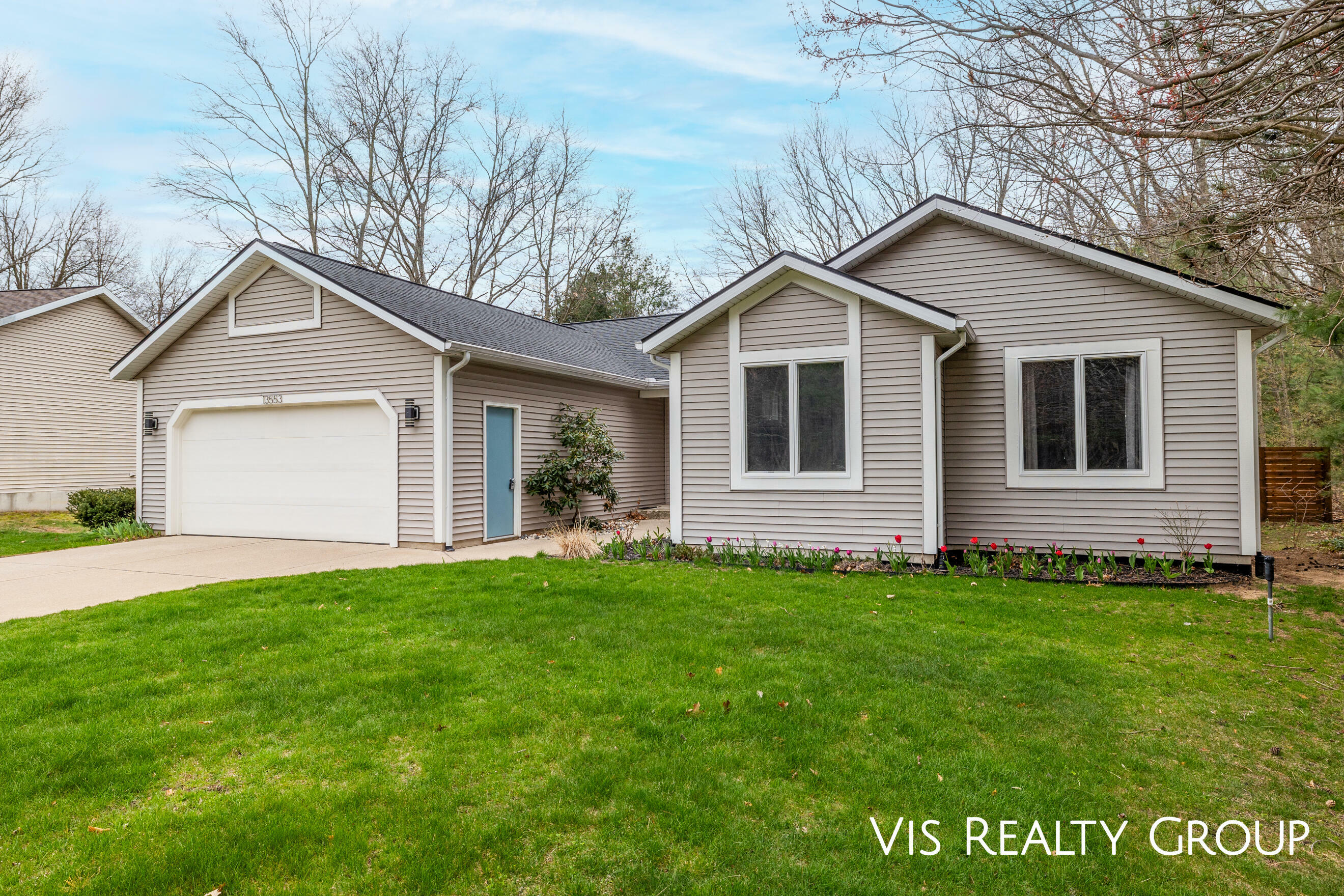 Property Photo:  13553 Oakfield Lane  MI 49417 