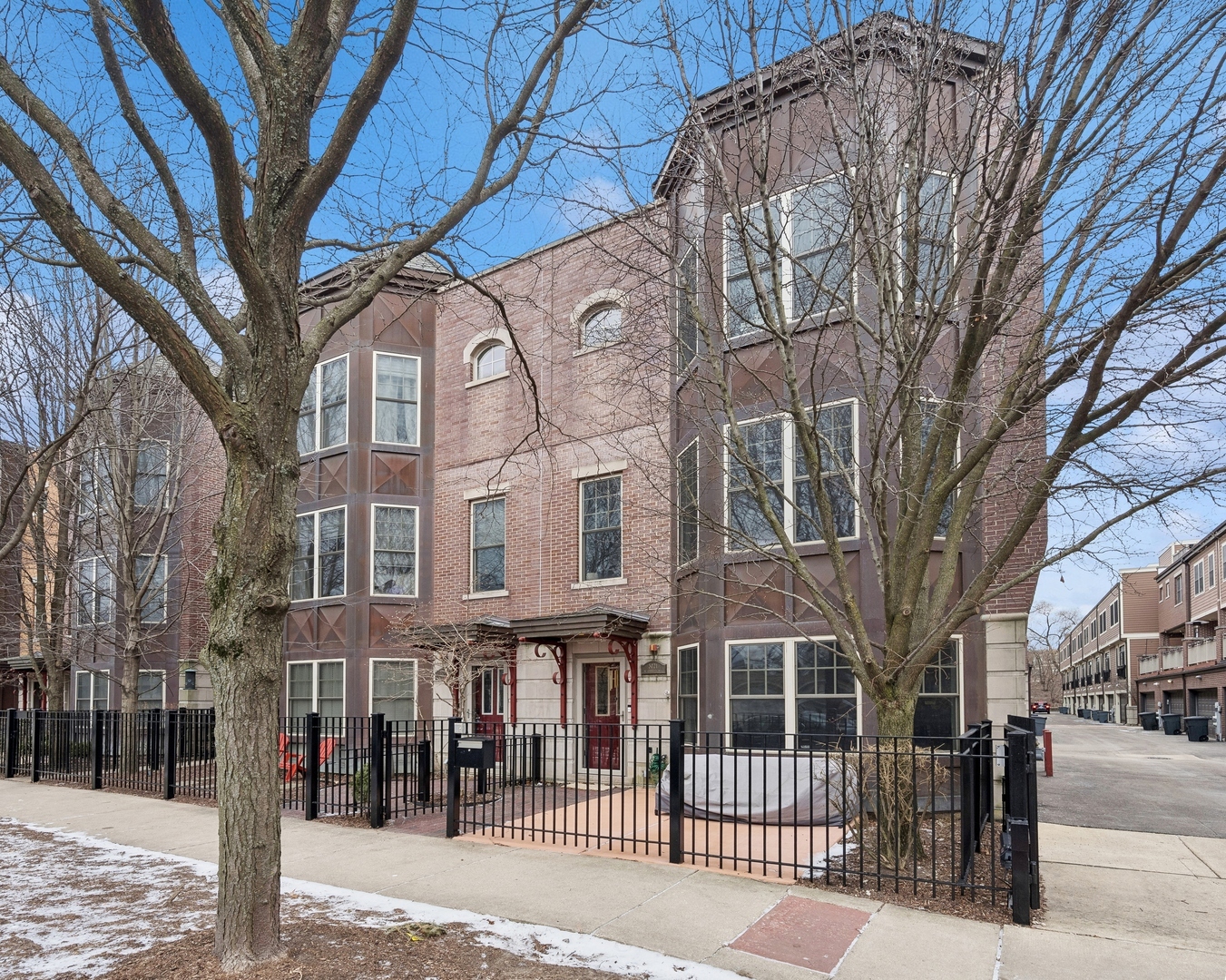 3021 W Cornelia Avenue  Chicago IL 60618 photo