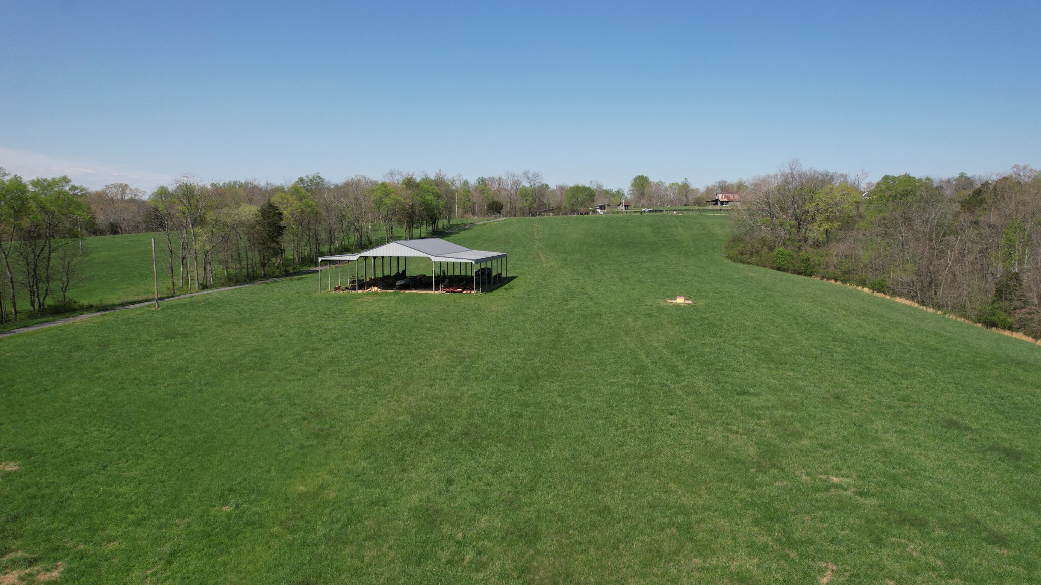 Property Photo: 2723 Piney Rd TN 37137