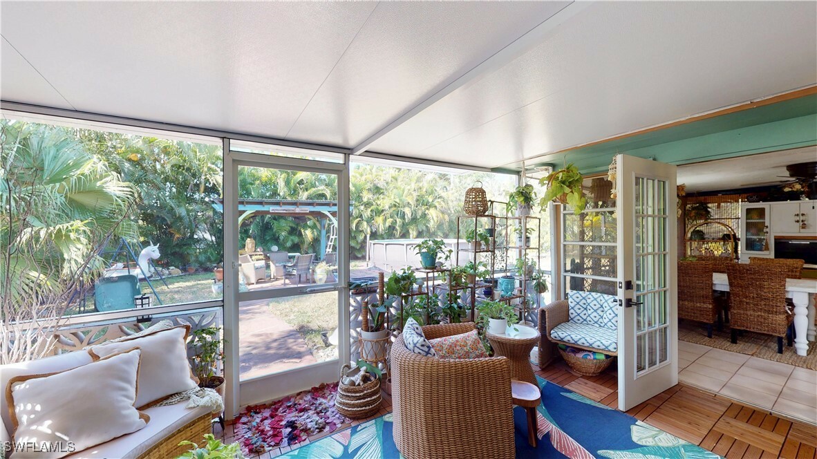 Property Photo:  5216 Versailles Court  FL 33904 