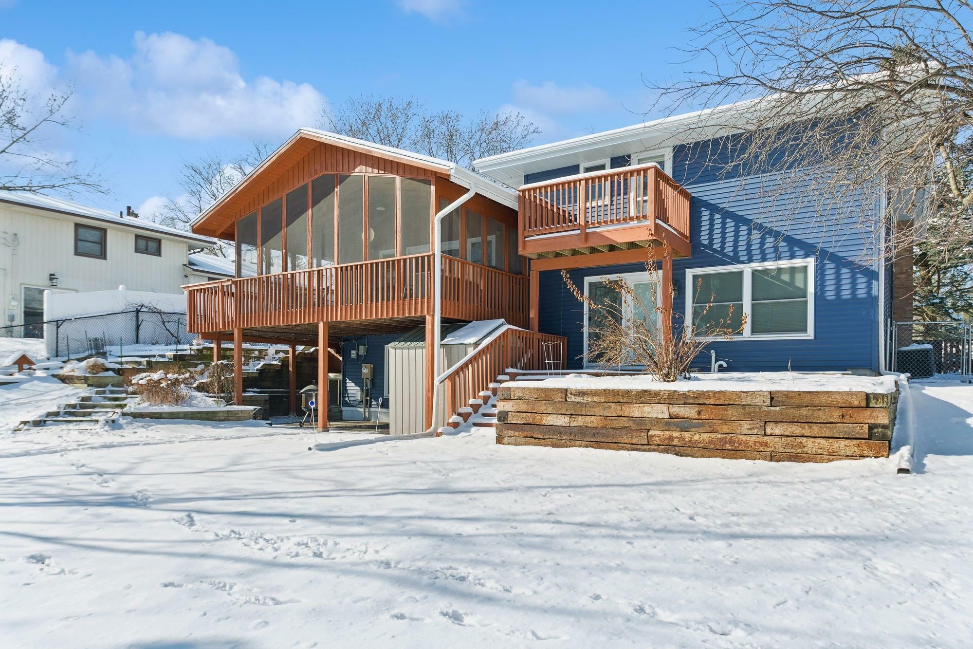 Property Photo:  733 Oakwood Drive  MN 55112 