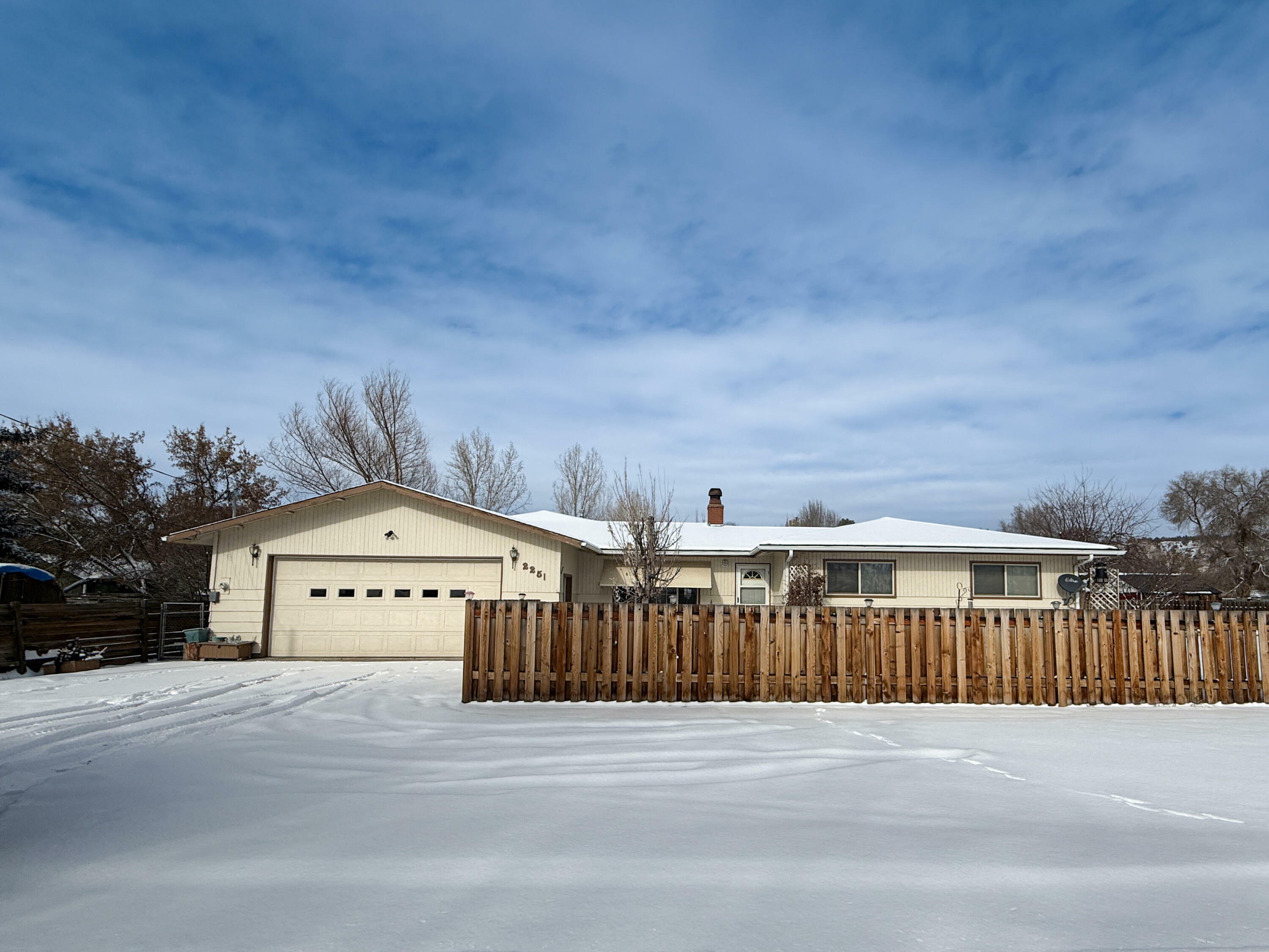 Property Photo:  2251 SE Staton Court  OR 97754 