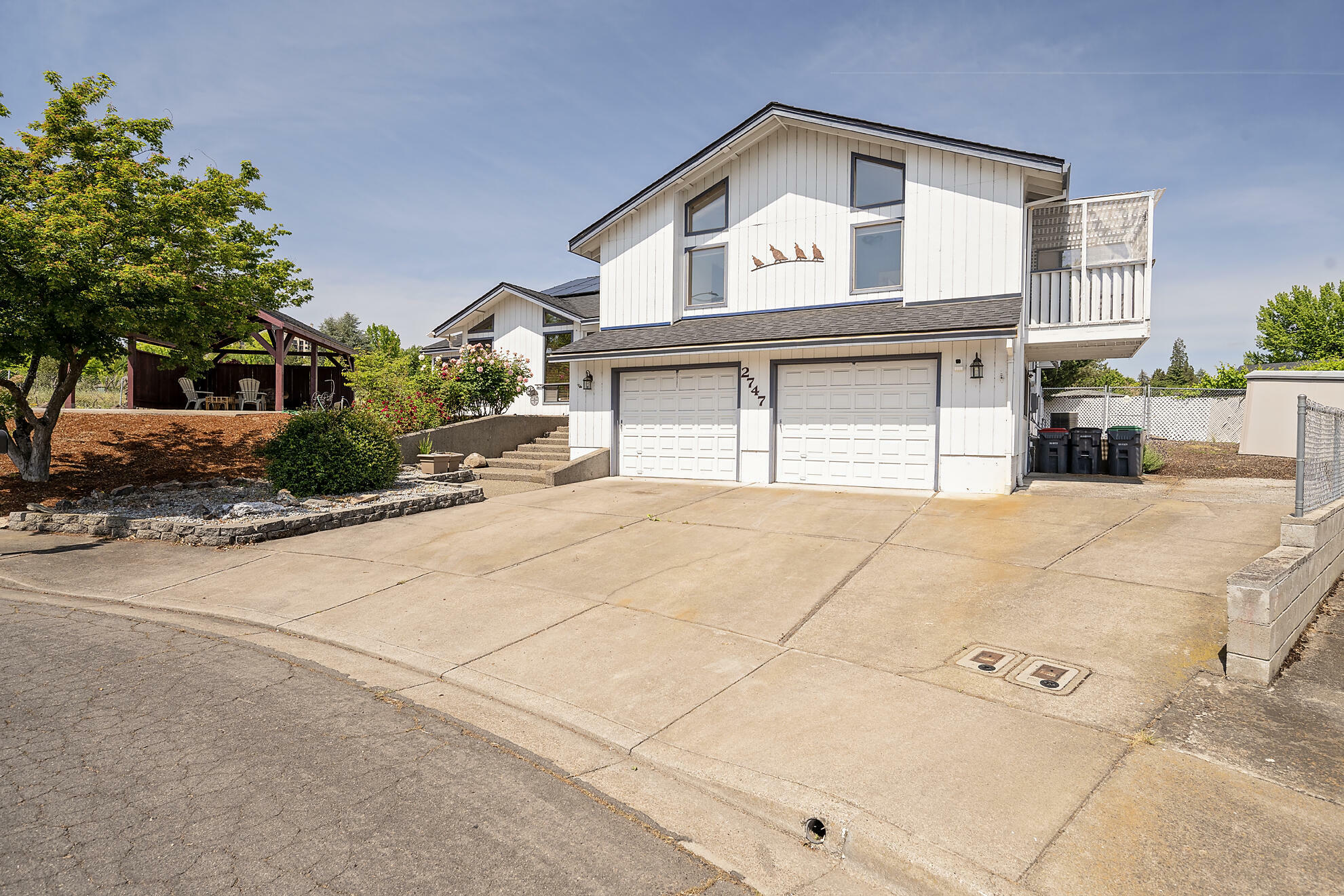 Property Photo: 2747 Jessica Circle OR 97504