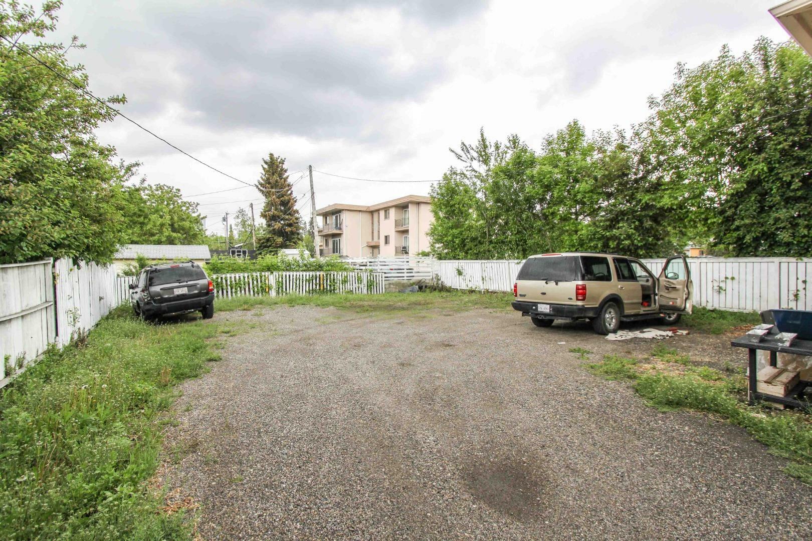 Property Photo:  131 14 Avenue NW  AB T2M 0G4 