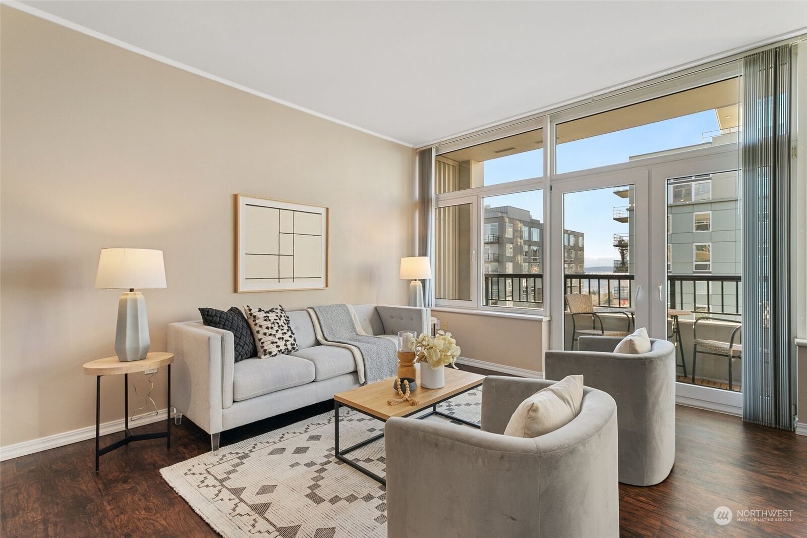 Property Photo:  2717  Western Avenue 7008  WA 98121 