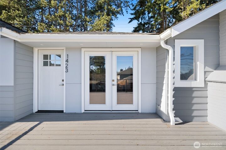 Property Photo: 1423 SW 158th Street 1 WA 98166