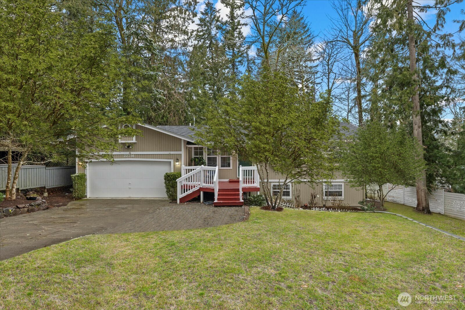 Property Photo: 22716 NE 12th Place WA 98074