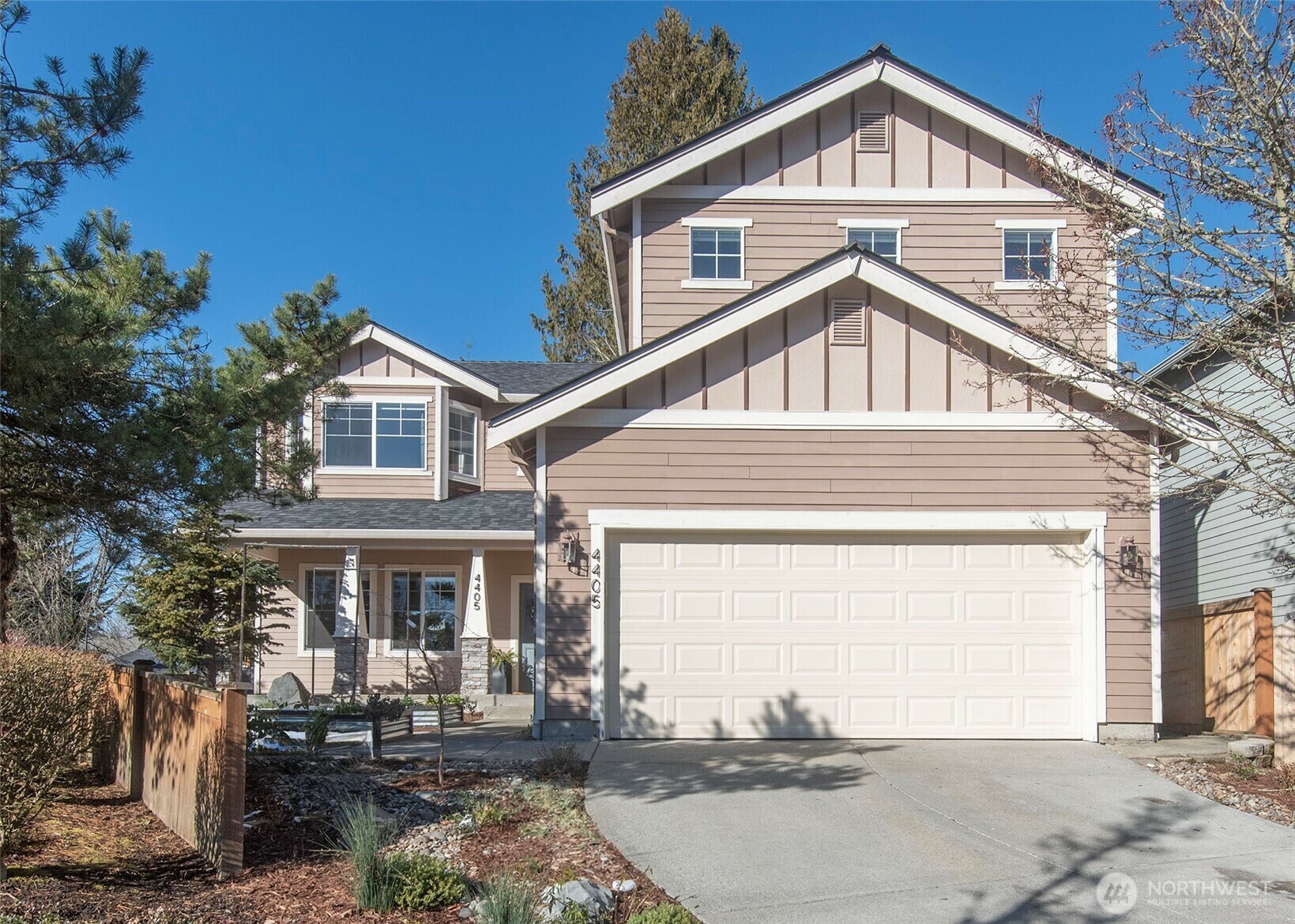 Property Photo:  4405  221st Place SW  WA 98043 