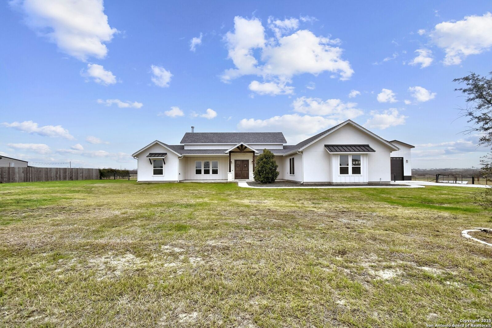 Property Photo: 138 Ranchers Way TX 78124