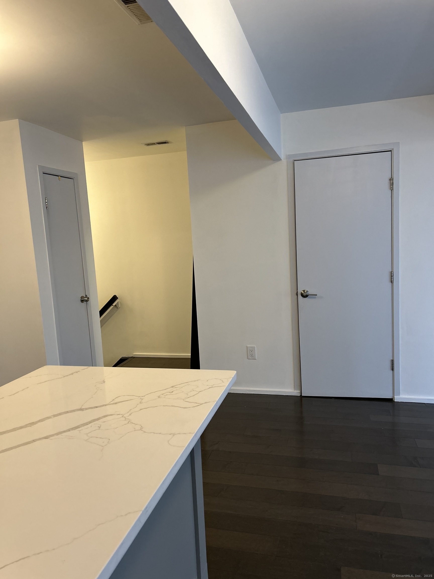 Property Photo:  86 Myrtle Avenue Apt 15  CT 06902 