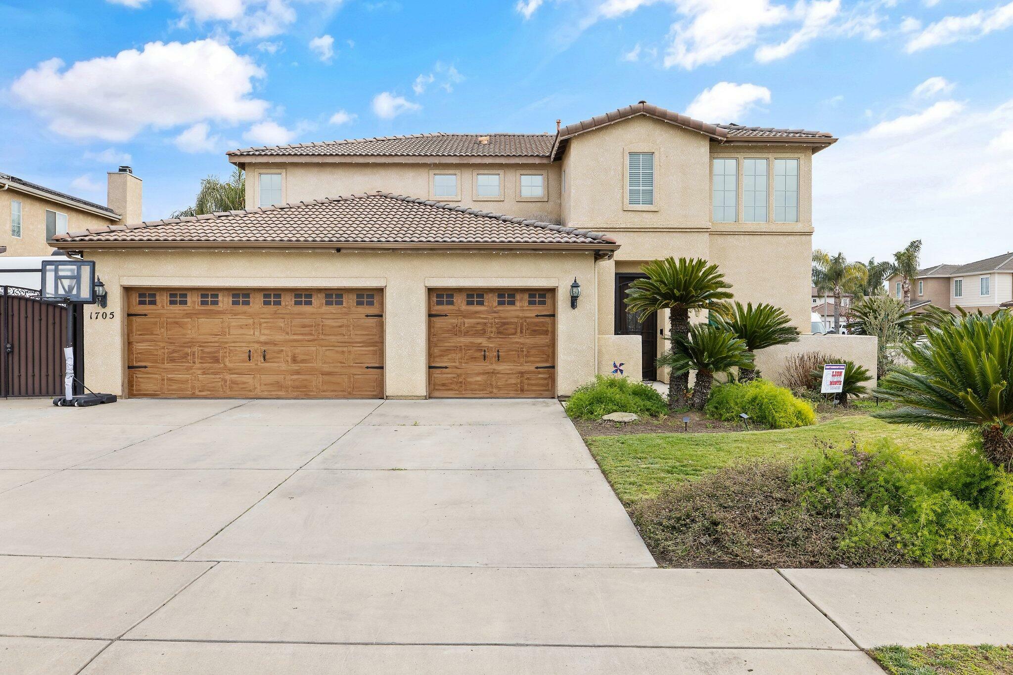 Property Photo:  1705 Gamay Court  CA 93274 