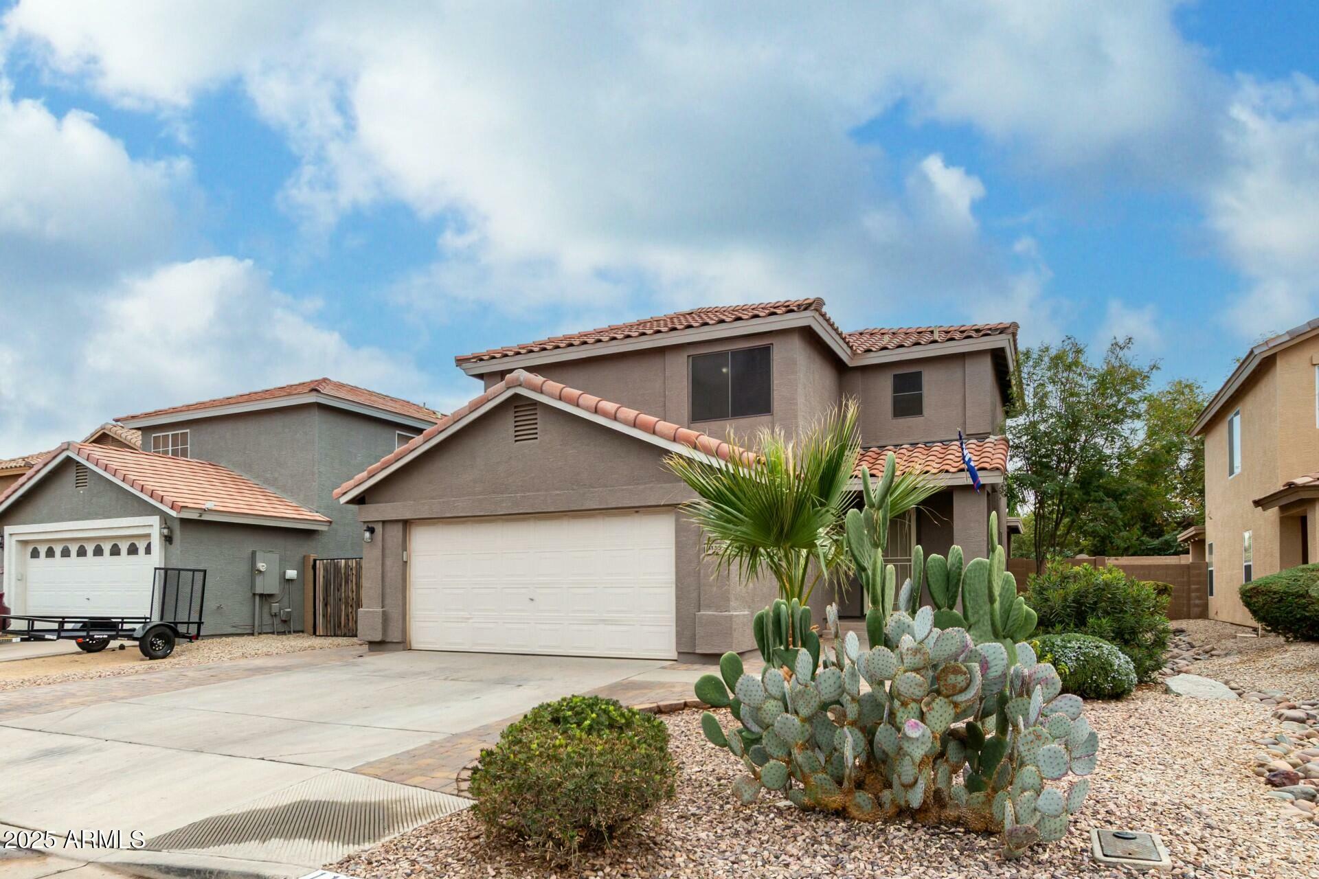 Property Photo: 1135 E Desert Holly Drive AZ 85143