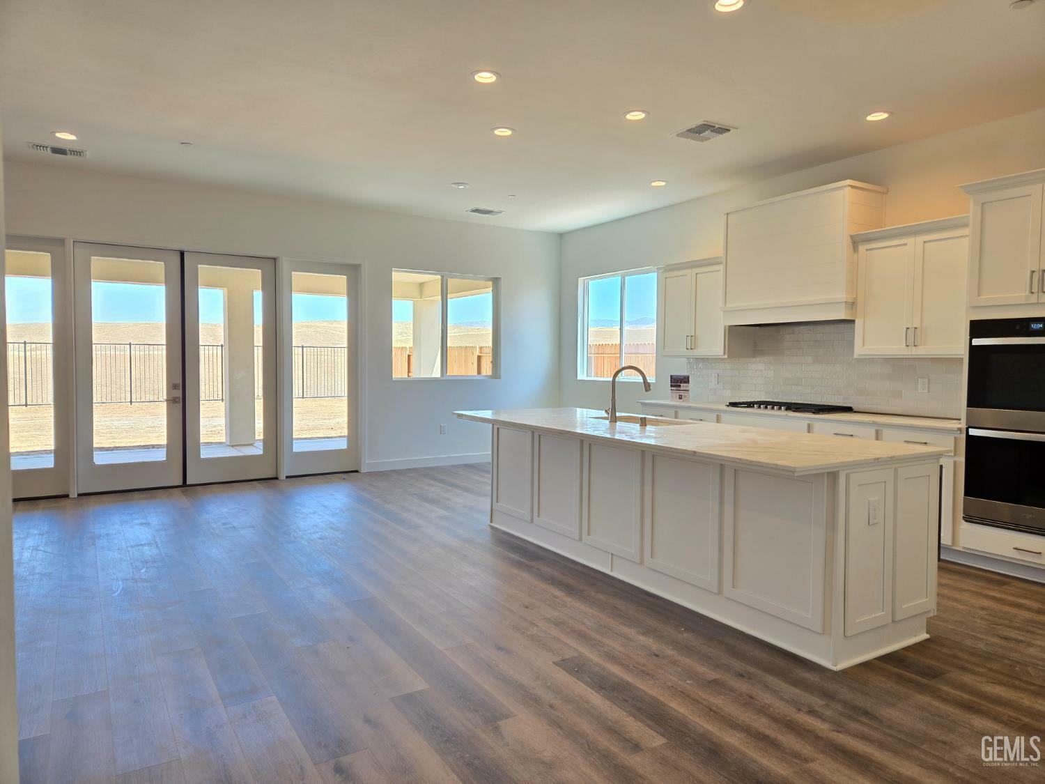Property Photo: 11916 Pendulum Drive CA 93306