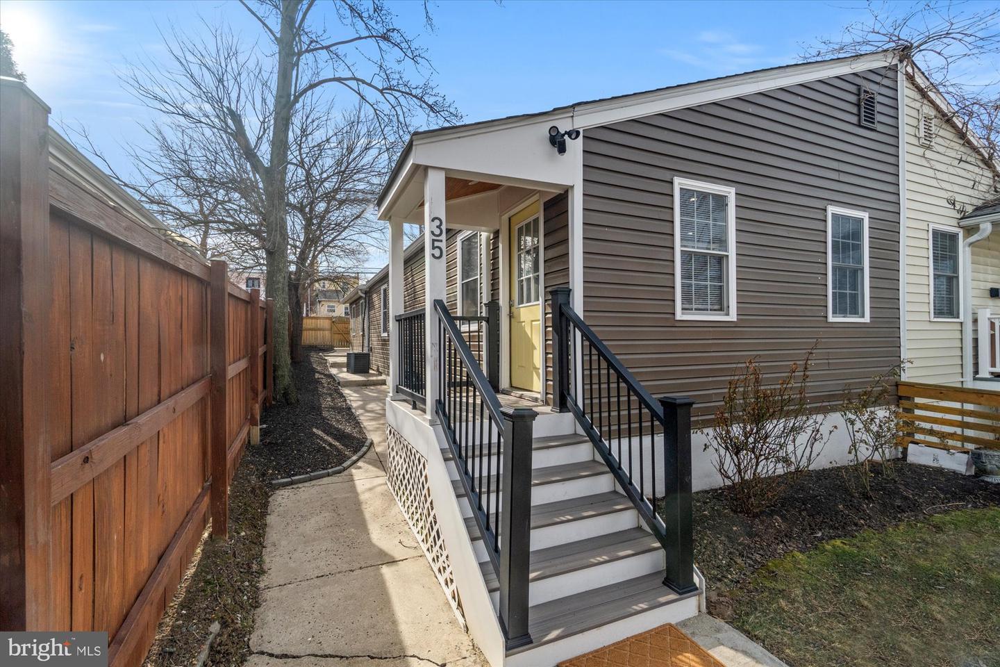 Property Photo: 35 E Reed Avenue VA 22305