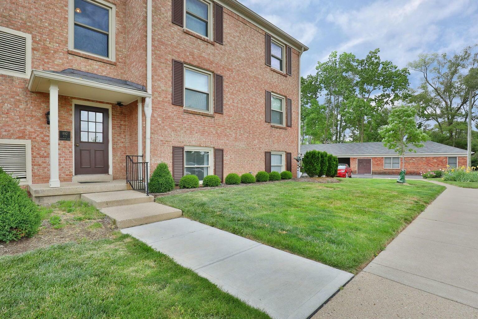 Property Photo: 892 Chatham Lane OH 43221