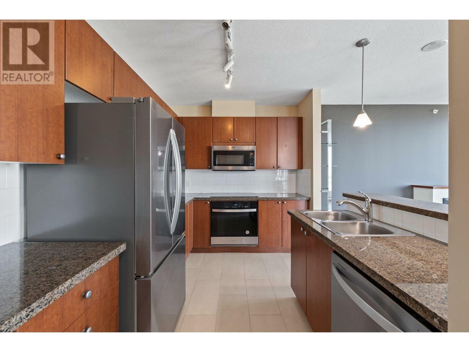 Property Photo: 15 East Royal Avenue 2203 BC V3L 0A9