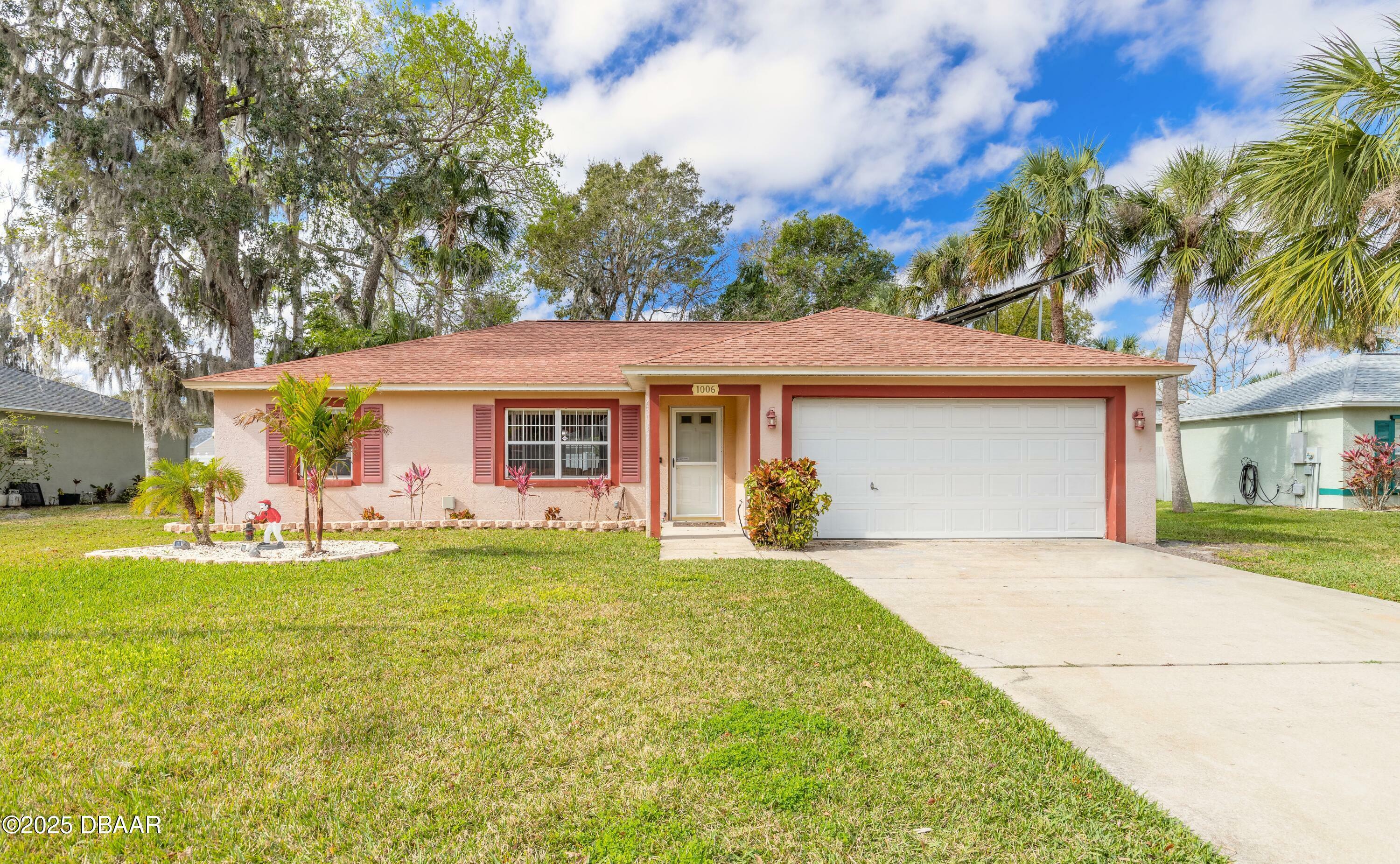 Property Photo:  1006 Great Oaks Drive  FL 32117 