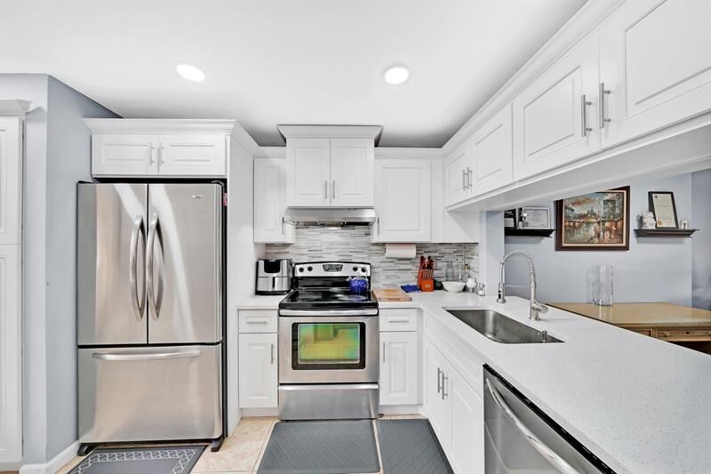 Property Photo: 6475 W Oakland Park Blvd 105 FL 33313