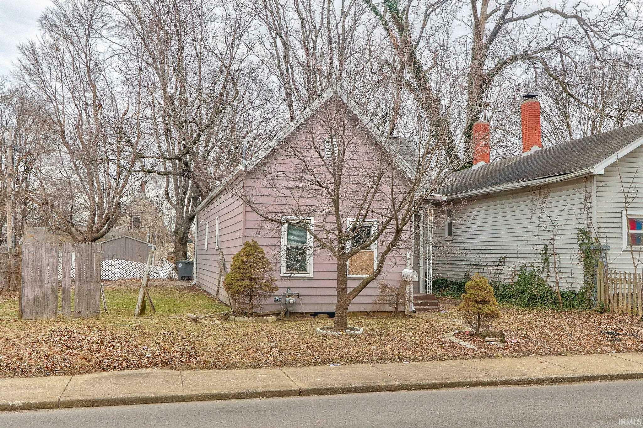 Property Photo:  913 N Governor Street  IN 47711-5065 