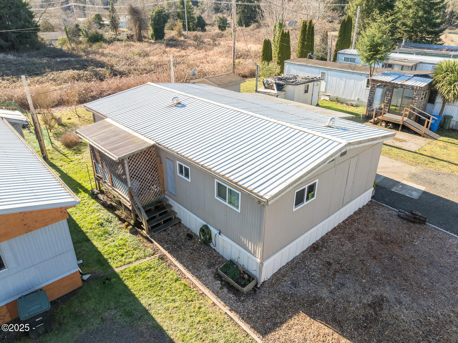 Property Photo:  724 SW Ferry Avenue 17  OR 97380 