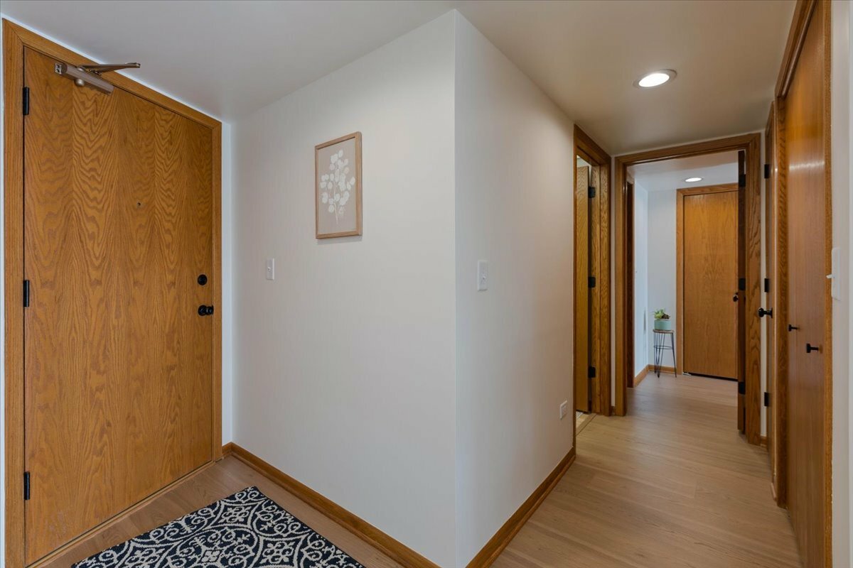 Property Photo:  1380 Oakwood Avenue 601  IL 60016 