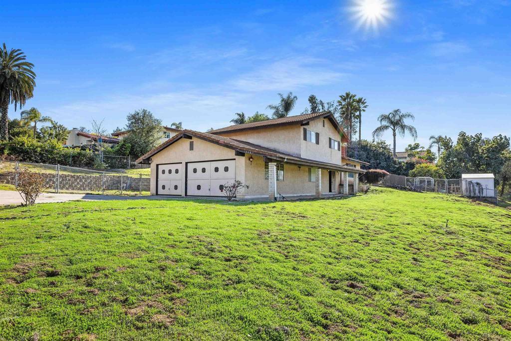 Property Photo:  1368 Loma De Paz  CA 92027 