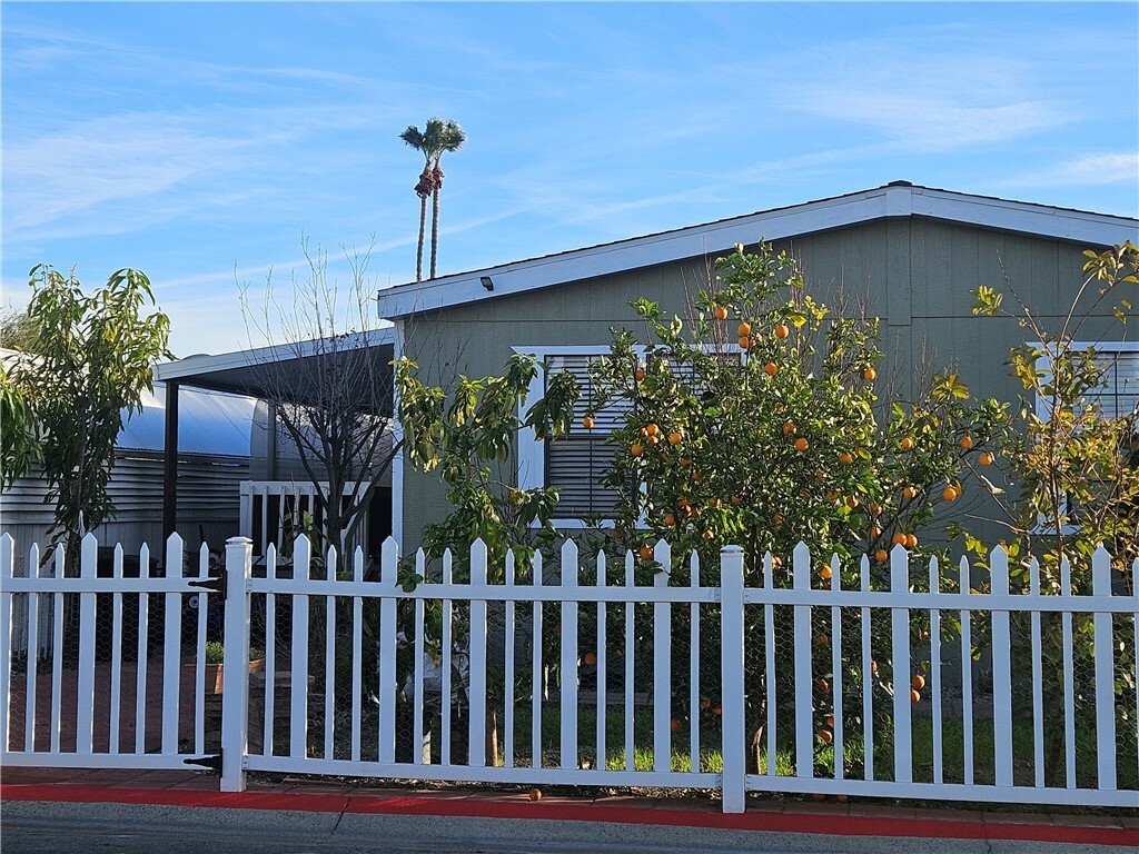 Property Photo:  1025 S Riverside Avenue 112  CA 92376 