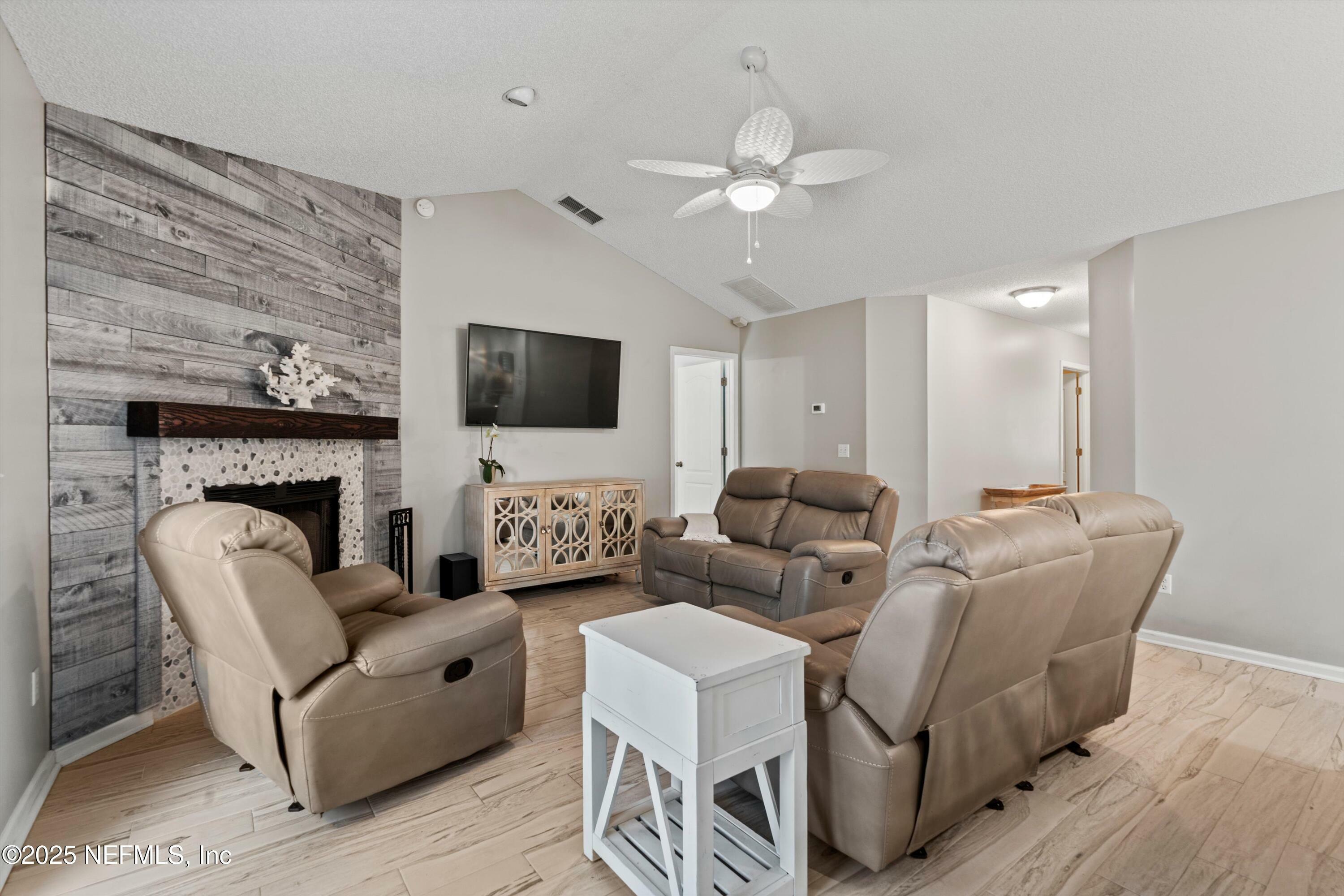 Property Photo:  13589 Capistrano Drive S  FL 32224 