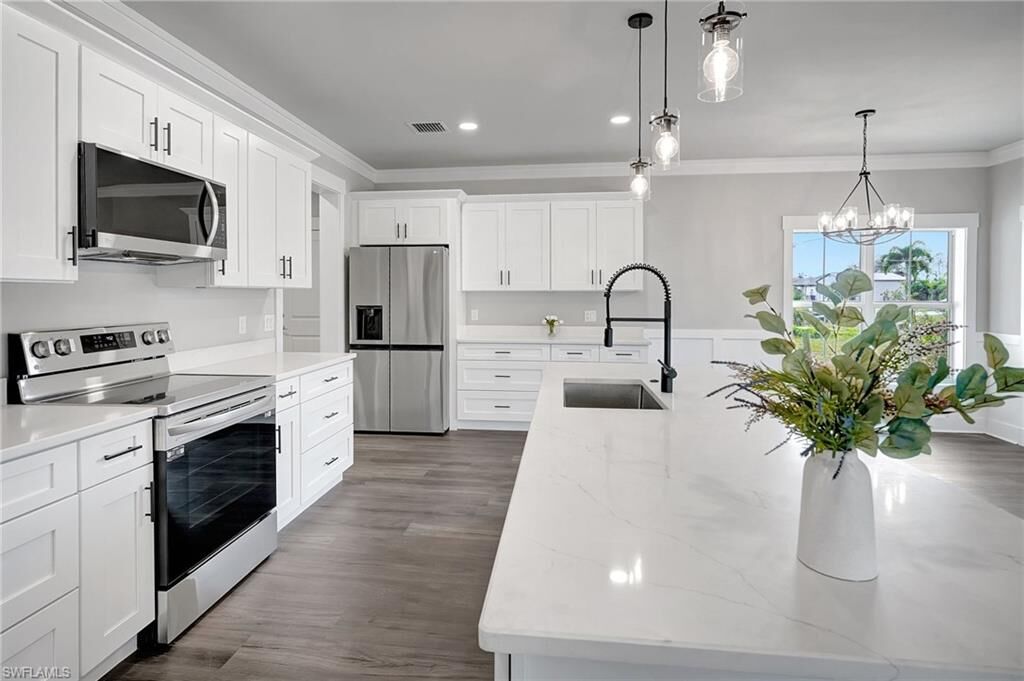 Property Photo: 6171 Astoria Ave FL 33905