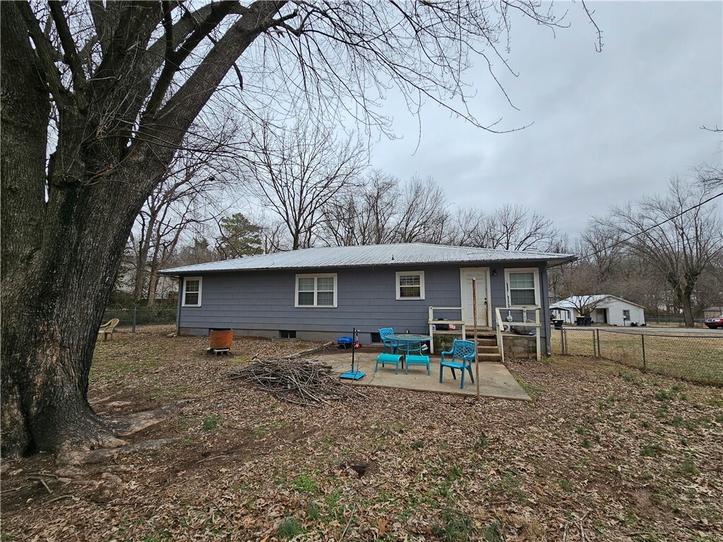 Property Photo:  708 N Oak Street  AR 72601 