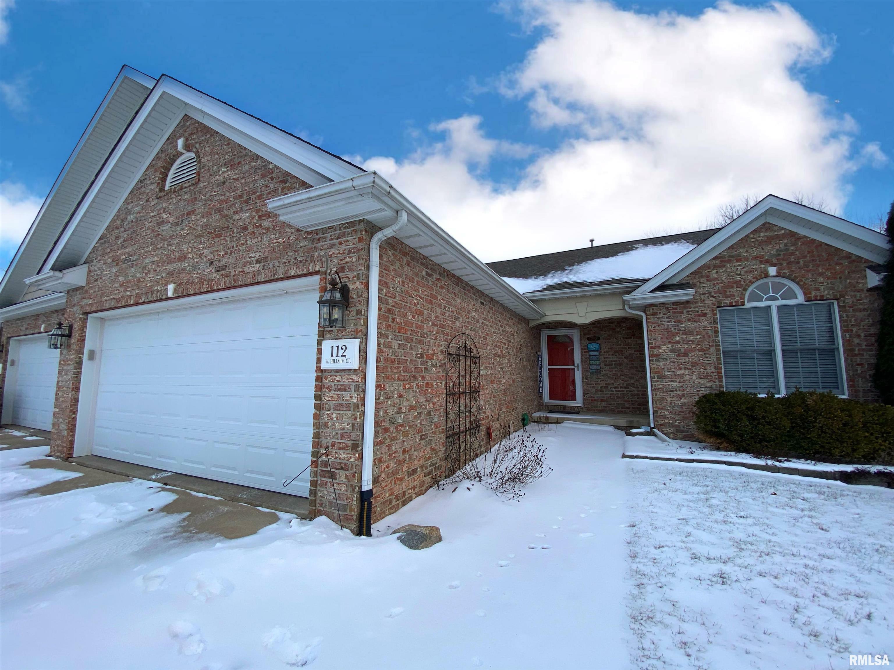 Property Photo:  112 W Hillside Court  IL 61525 