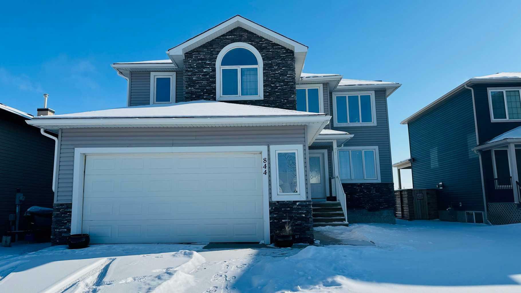 Property Photo:  844 Bankview Drive  AB T0J 0Y6 