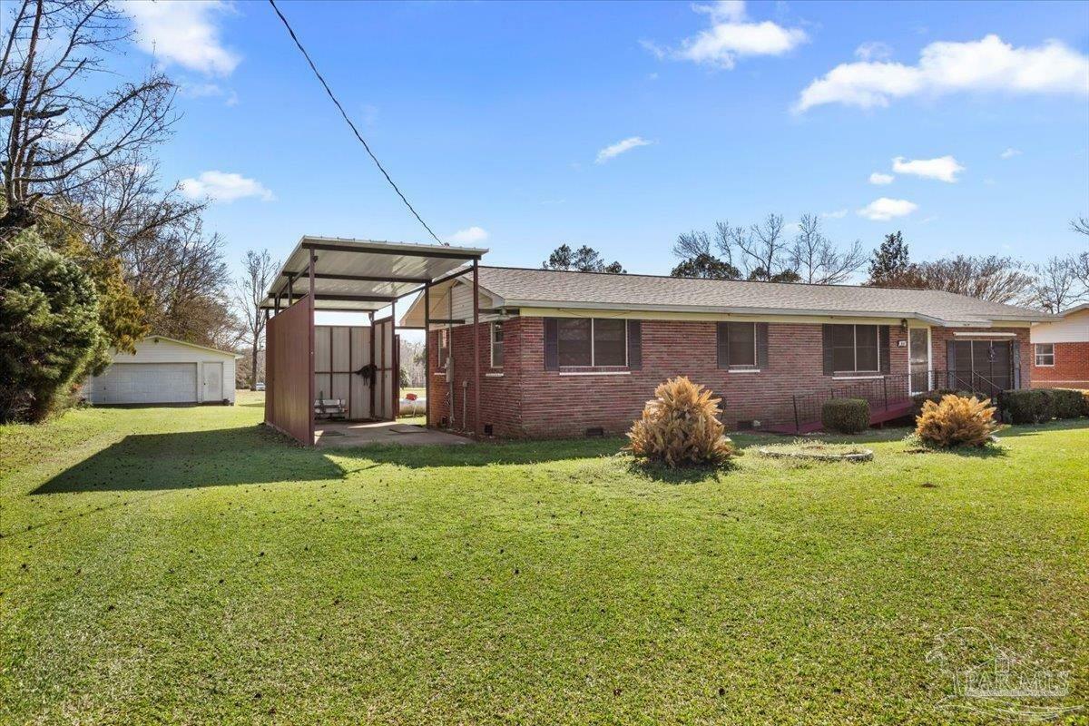 Property Photo: 1609 Molino Rd FL 32577