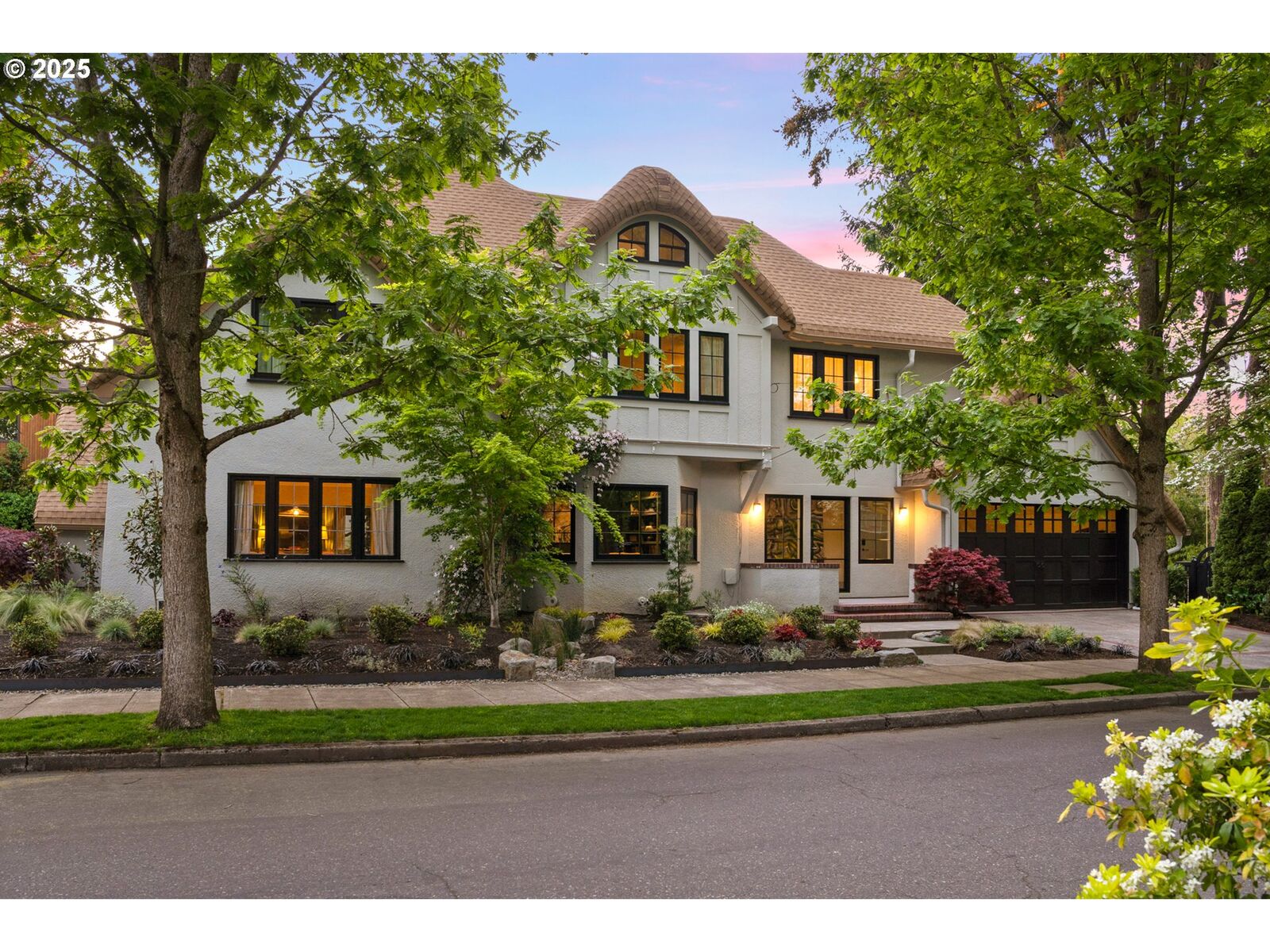 Property Photo:  2208 NE 28th Ave  OR 97212 