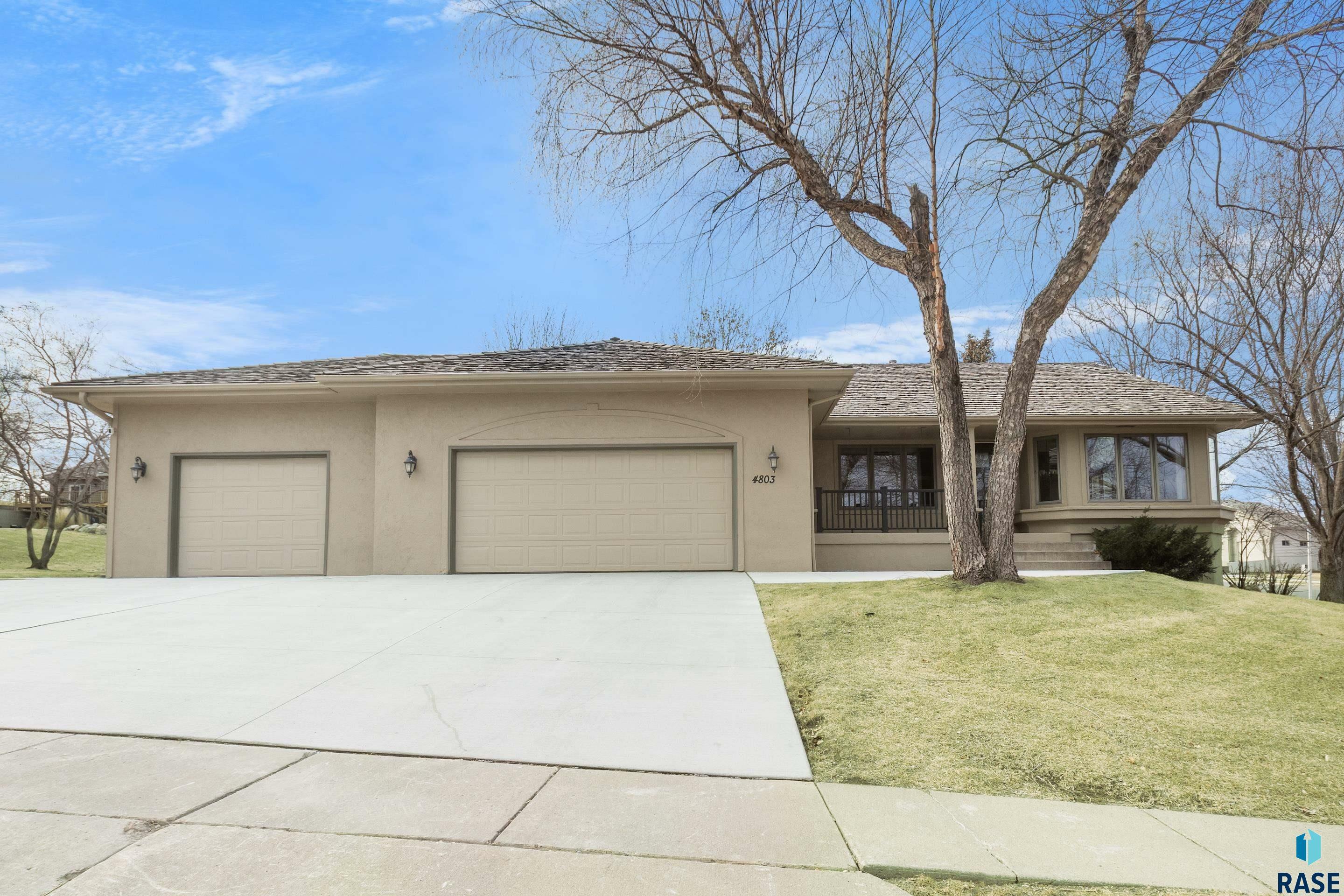 Property Photo:  4803 S Caraway Dr  SD 57108-2818 