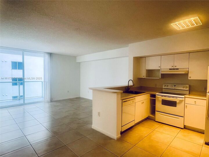 5085 NW 7th St 805  Miami FL 33126 photo