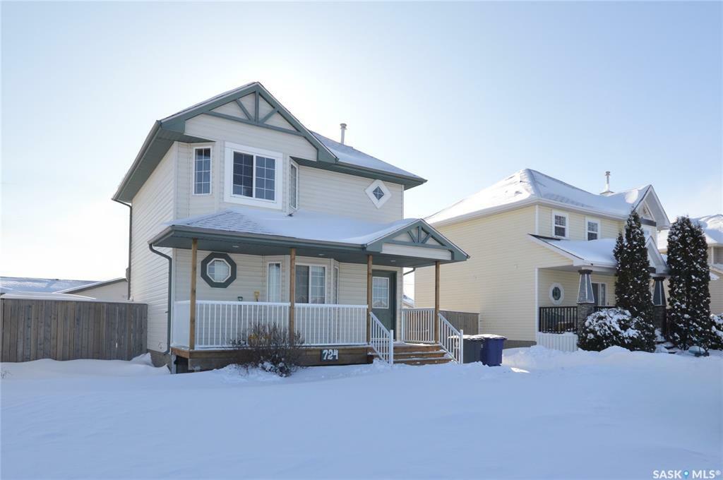 Property Photo:  724 6th Street N  SK S0K 2T0 