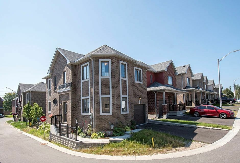 Photo de la propriété:  42 Bedford Estates Cres  ON L4N 9K5 