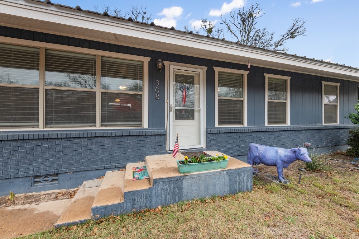 Property Photo: 308 6th Street TX 78611