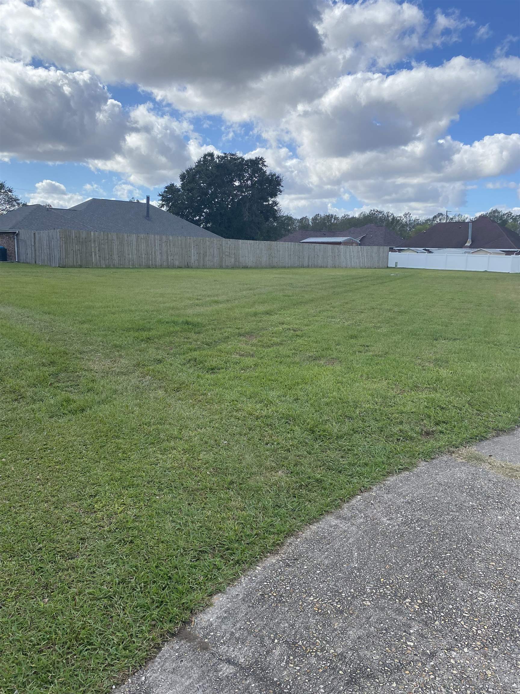 Property Photo:  Lot 17 Blk 11 Lucy Court  LA 70393 