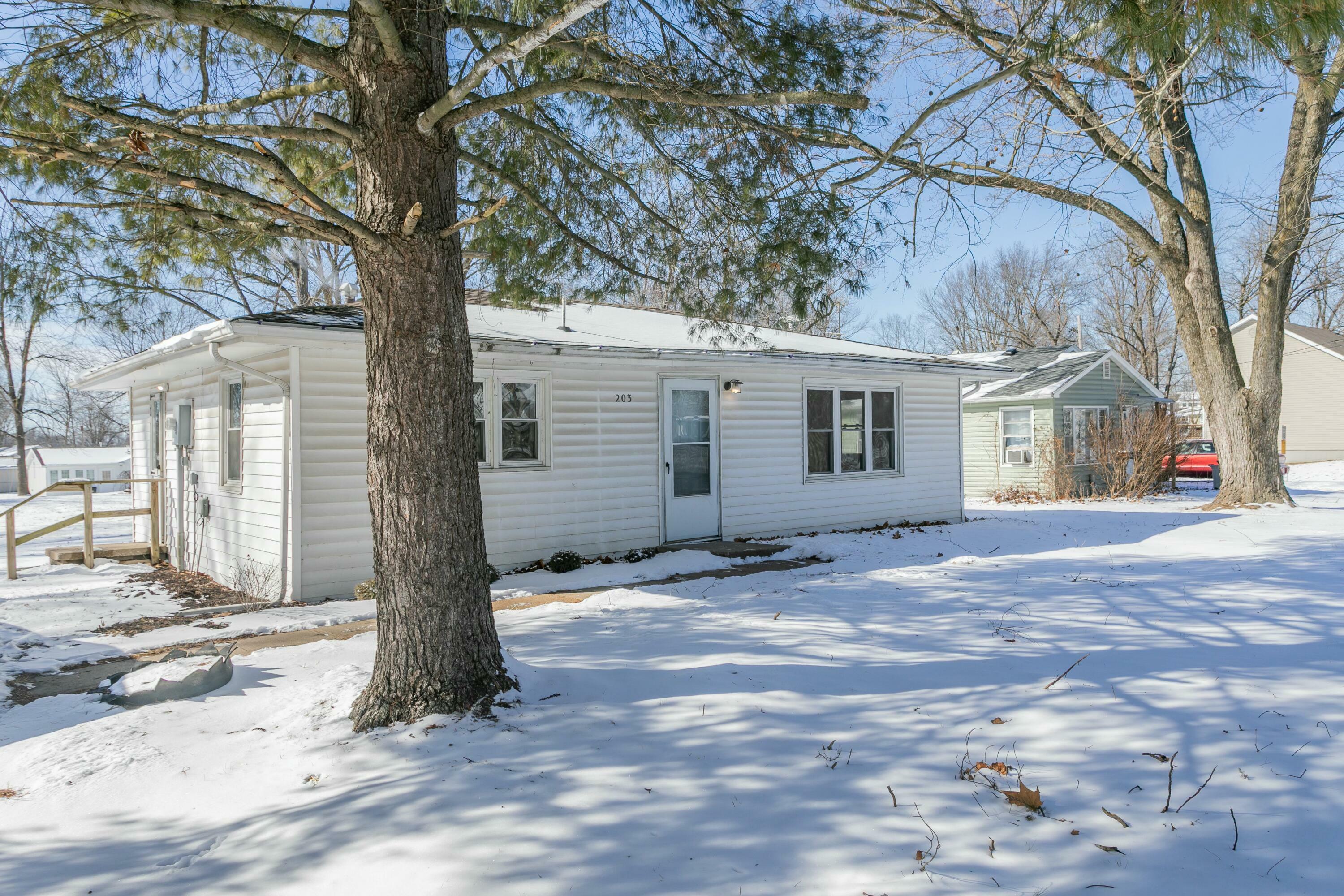 Property Photo:  203 Hudson Ave  MO 65255 