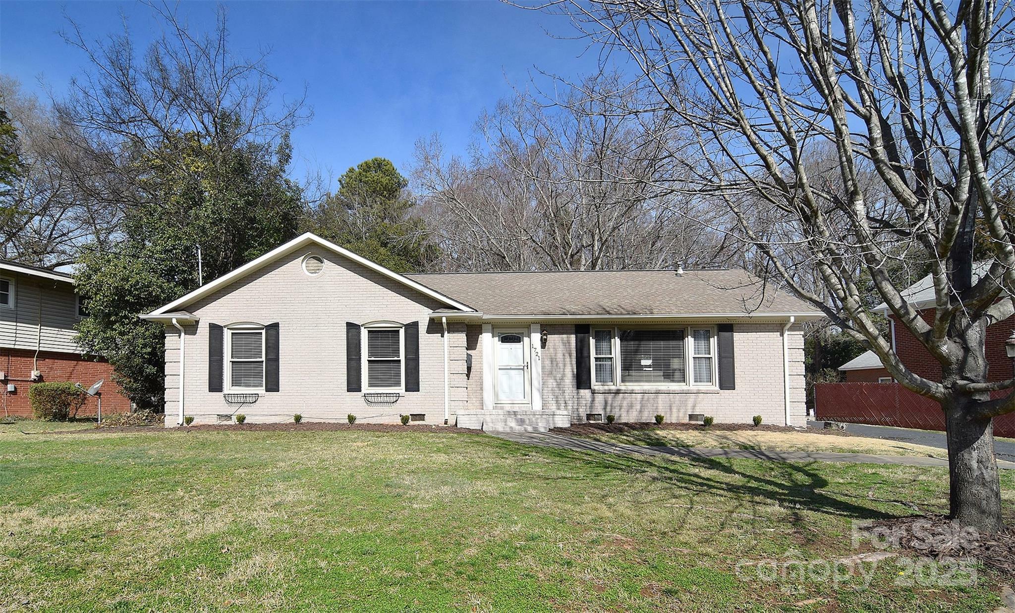 Property Photo:  1721 Edgewater Drive  NC 28210 