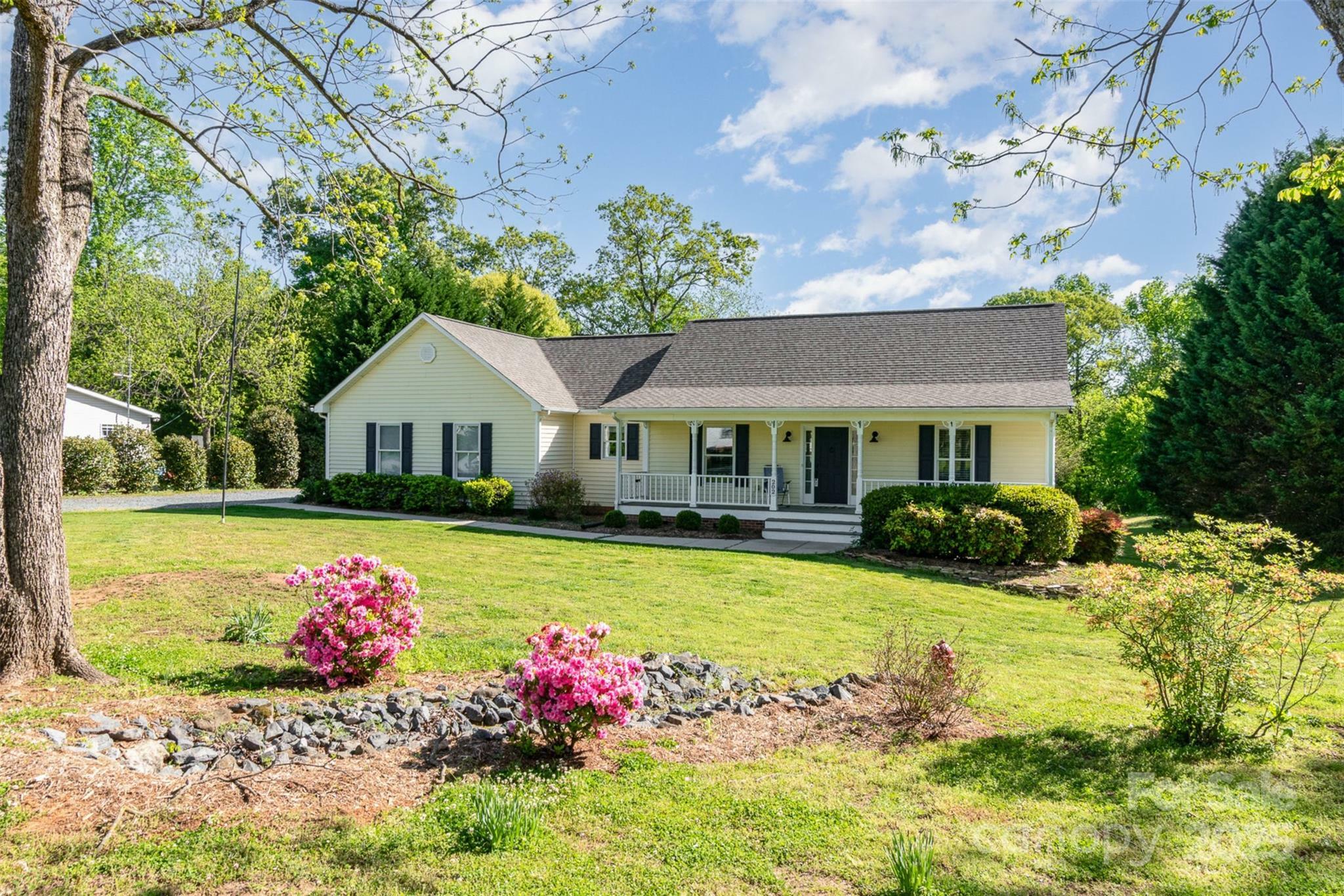 Property Photo:  202 Oakwood Street  NC 28163 