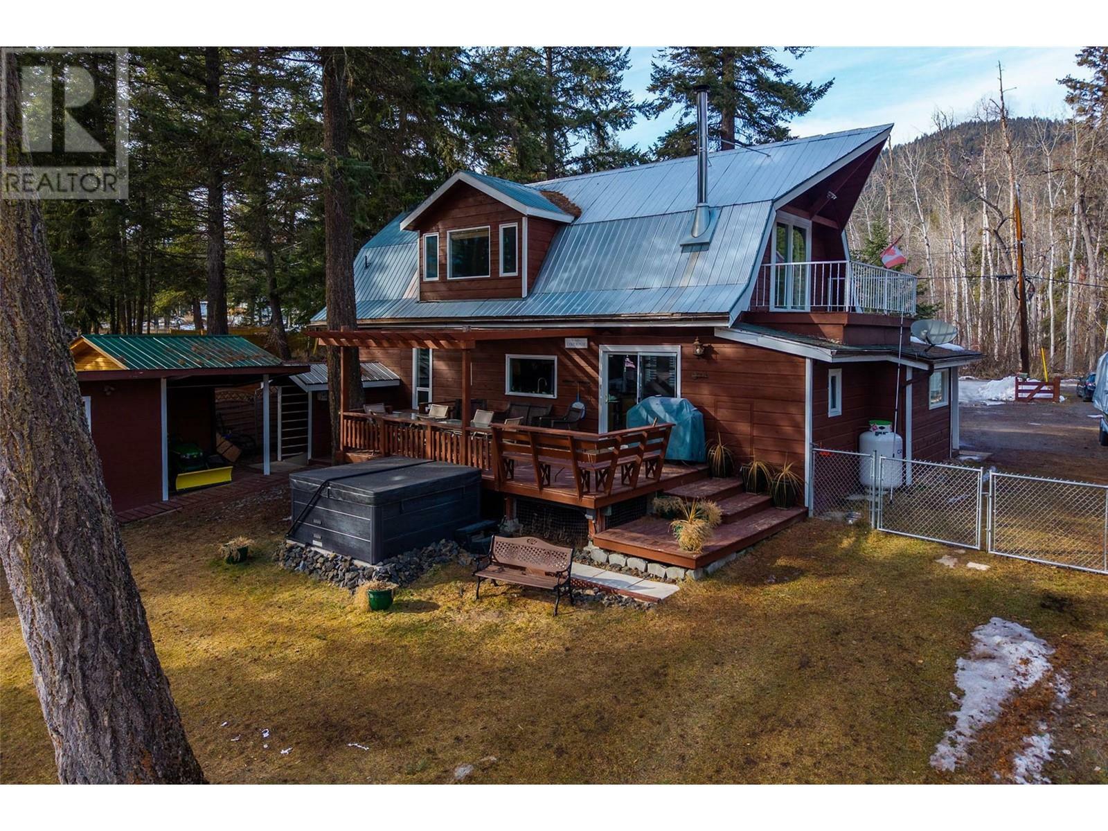 Photo de la propriété:  2292 Ojibway Road  BC V2H 1P1 