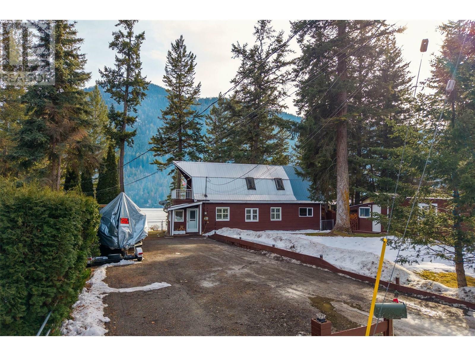 Property Photo: 2292 Ojibway Road BC V2H 1P1