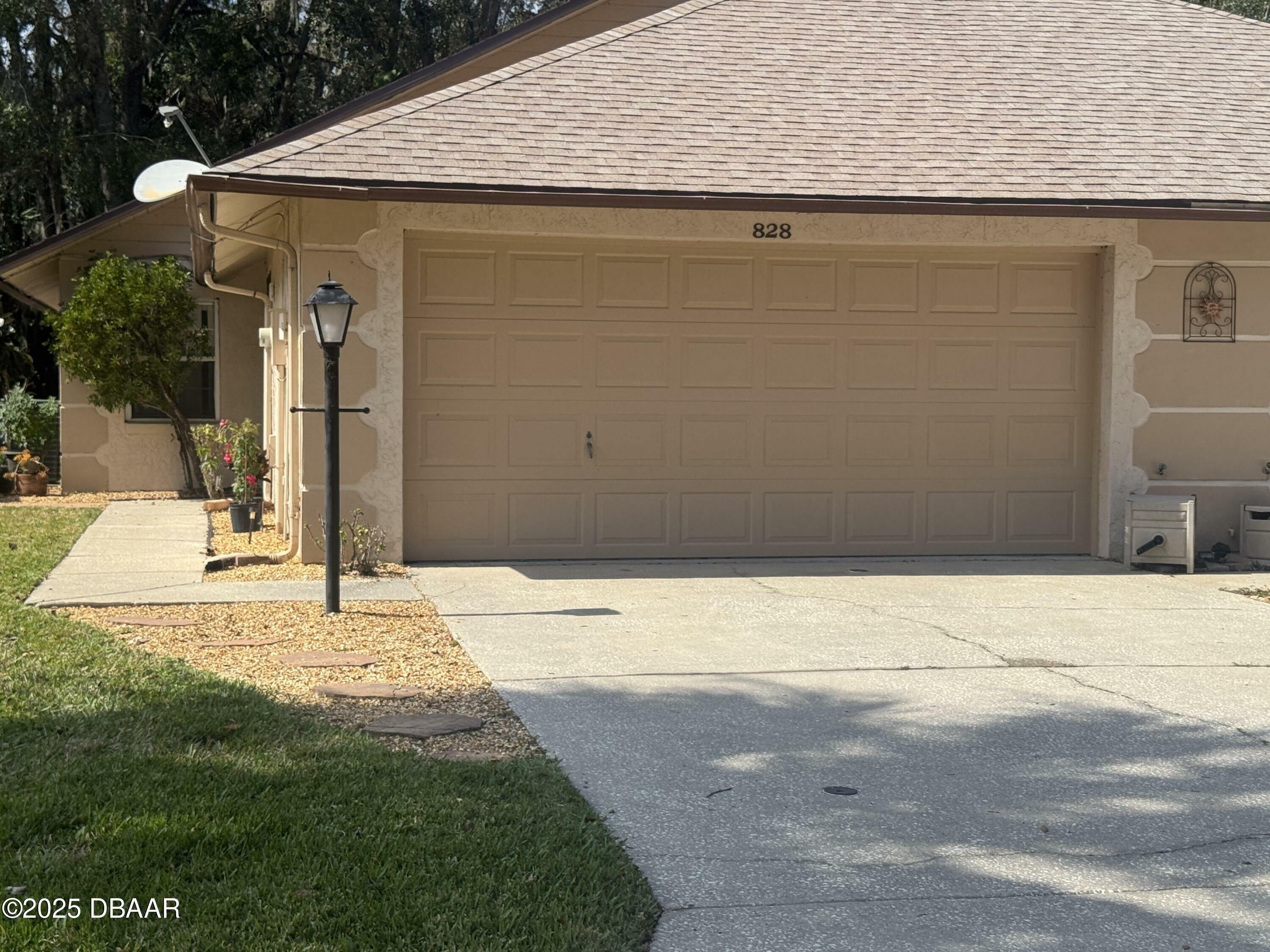 Property Photo:  828 Brimfield Court  FL 32127 